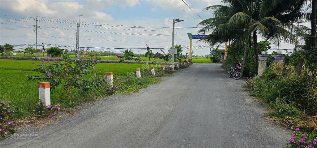 Bán gấp lô mặt tiền thổ cư, nền cao sẵn, vào xây cất ngay, khu dân cư hiện hữu, giá chỉ 500tr