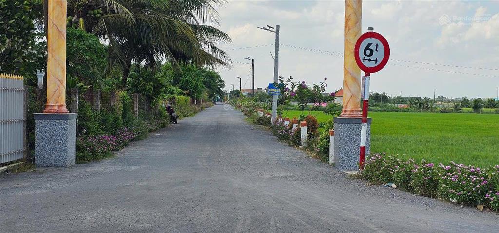 Bán gấp lô mặt tiền thổ cư, nền cao sẵn, vào xây cất ngay, khu dân cư hiện hữu, giá chỉ 500tr