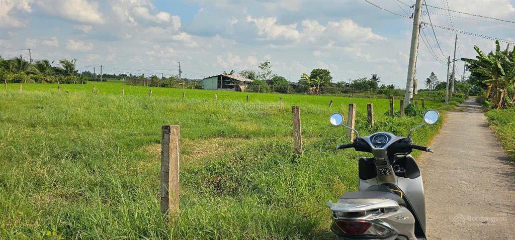 Bán gấp lô mặt tiền thổ cư, nền cao sẵn, vào xây cất ngay, khu dân cư hiện hữu, giá chỉ 500tr
