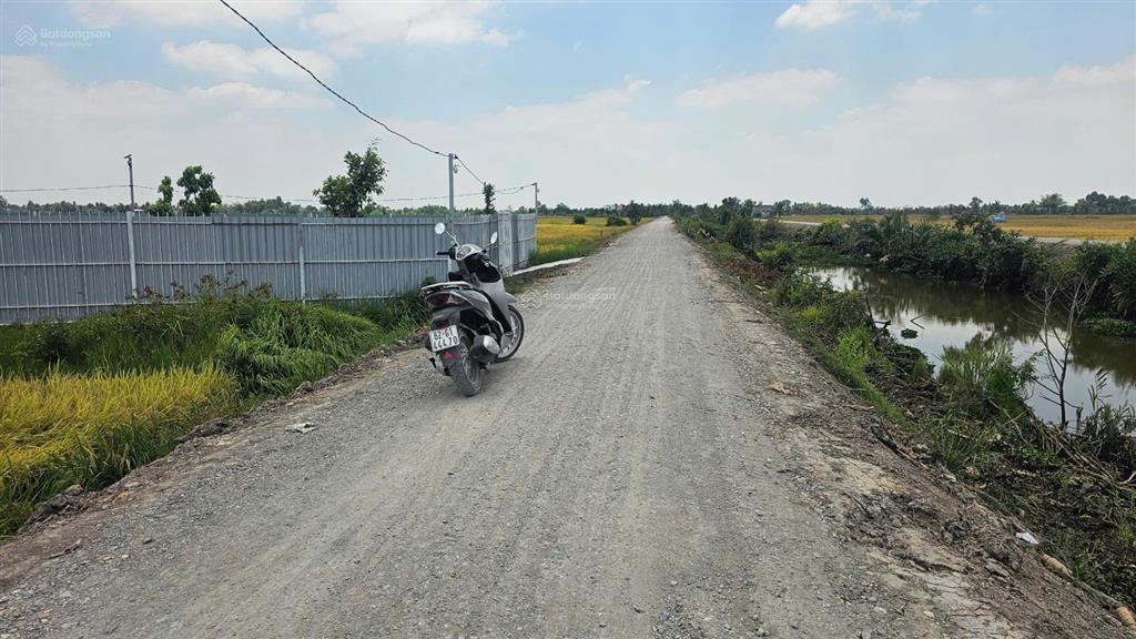 Bán gấp lô đất 300m2, nhà vườn bên cạnh, gần chợ, view sống thoáng mát, thích hợp làm nghỉ dưỡng