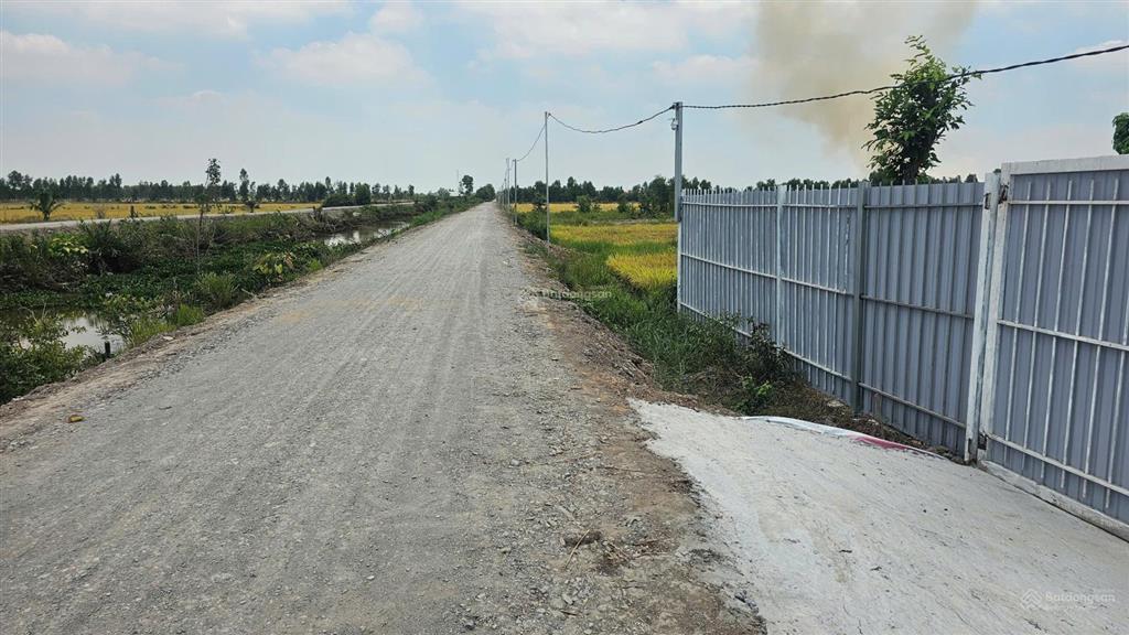 Bán gấp lô đất 300m2, nhà vườn bên cạnh, gần chợ, view sống thoáng mát, thích hợp làm nghỉ dưỡng