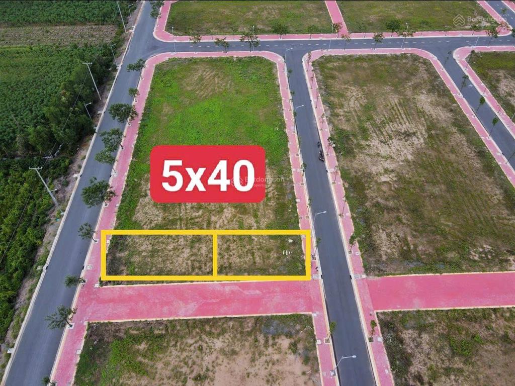 Bán gấp lô đất đẹp 2 mặt tiền 100m2, khu phức hợp trung thủ thừa, đất đô thị, sổ sẵn, chỉ 1tỷ650