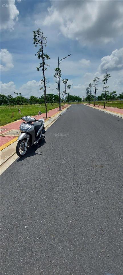 Bán gấp lô đất đẹp 2 mặt tiền 100m2, khu phức hợp trung thủ thừa, đất đô thị, sổ sẵn, chỉ 1tỷ650
