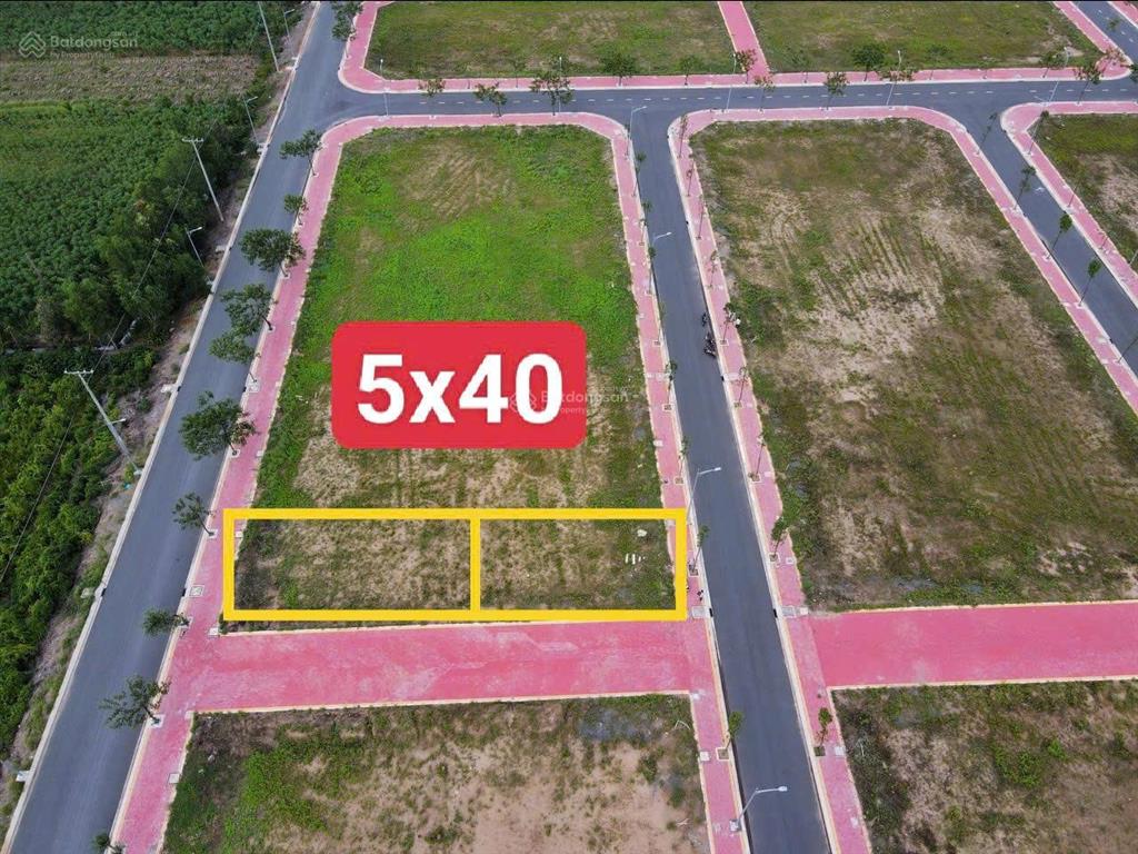 Bán gấp lô đất đẹp 2 mặt tiền 100m2, khu phức hợp trung thủ thừa, đất đô thị, sổ sẵn, chỉ 1tỷ650