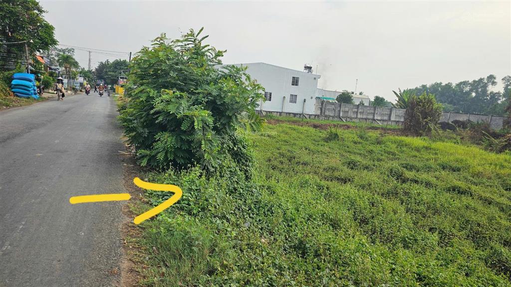 Bán gấp đất mặt tiền dt 818, hàng rào kiên cố, khu dân cư đông, gần cao tốc, sổ sẵn, giá tốt