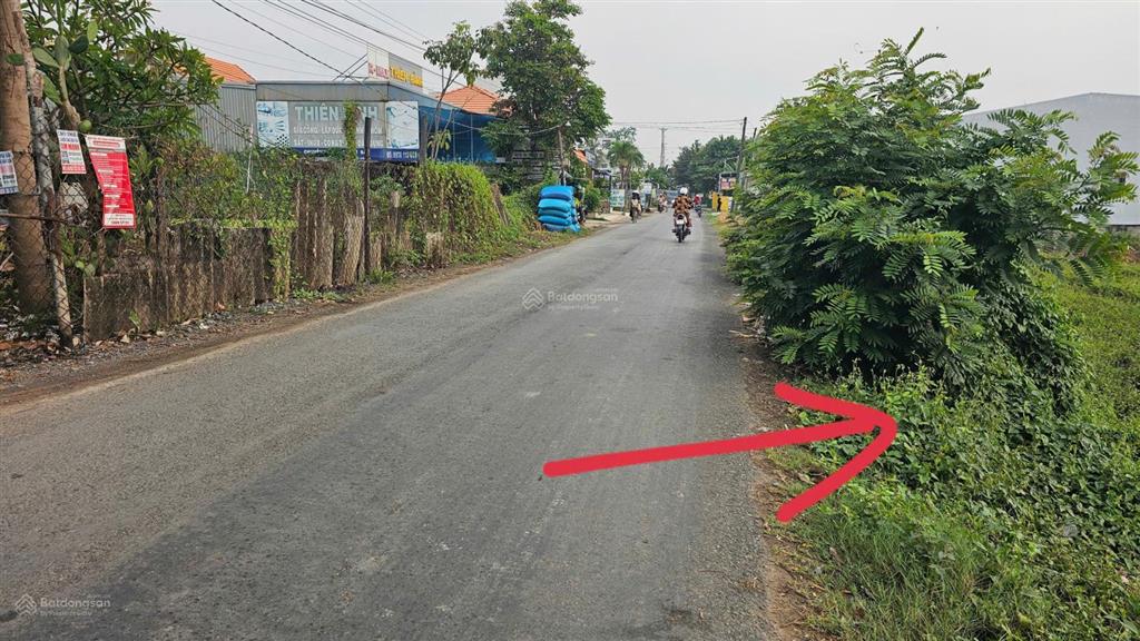 Bán gấp đất mặt tiền dt 818, hàng rào kiên cố, khu dân cư đông, gần cao tốc, sổ sẵn, giá tốt