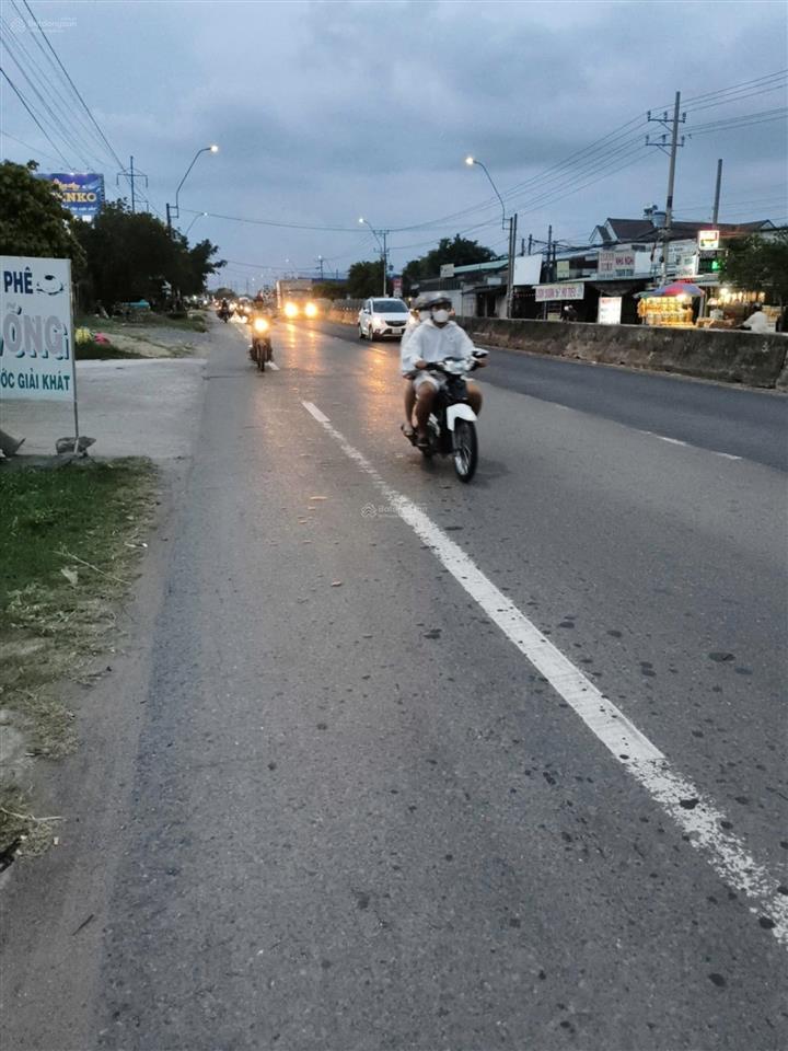 Bán nhanh lô đất mặt tiền, nở hậu 11m, nền cao bằng lộ, chuyển full thổ cư, giá tốt