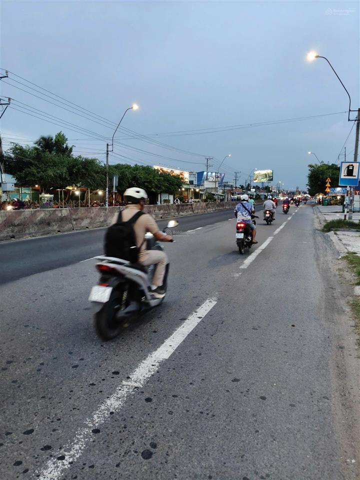 Bán nhanh lô đất mặt tiền, nở hậu 11m, nền cao bằng lộ, chuyển full thổ cư, giá tốt