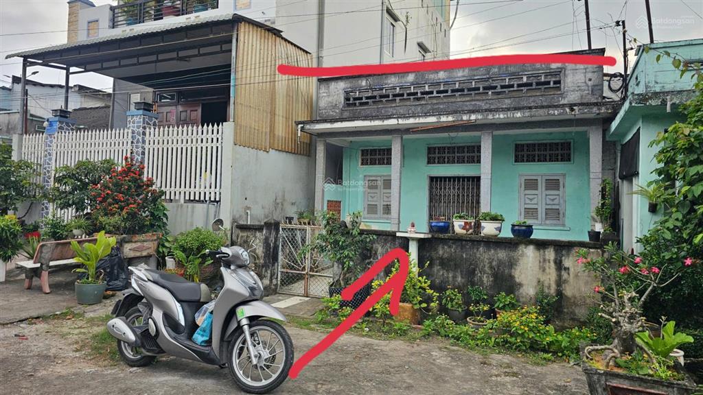Bán đất tặng nhà cấp 4, sân rộng đậu ô tô, đủ tiện ích xung quanh, nở hậu