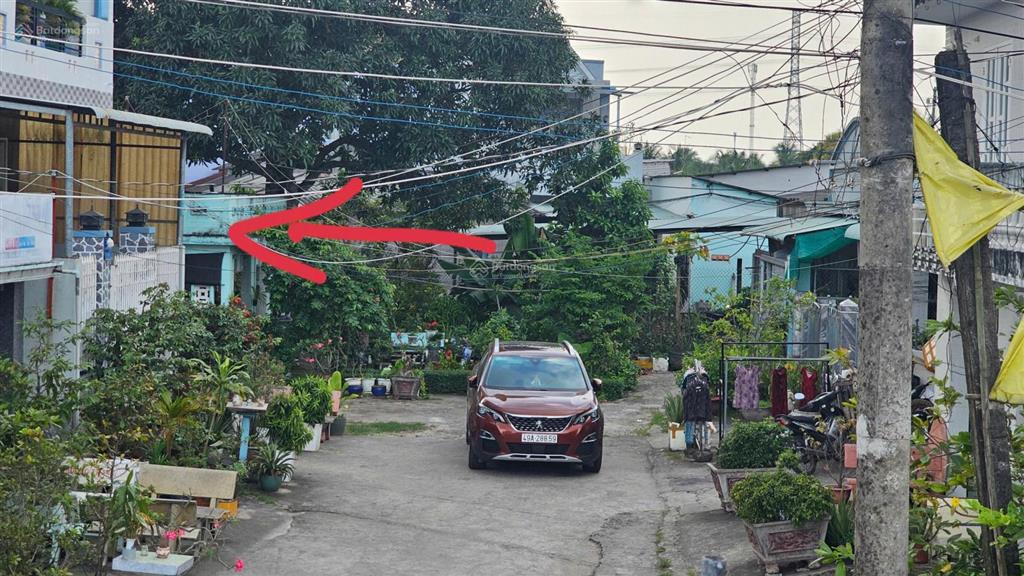 Bán đất tặng nhà cấp 4, sân rộng đậu ô tô, đủ tiện ích xung quanh, nở hậu