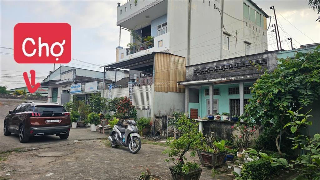 Bán đất tặng nhà cấp 4, sân rộng đậu ô tô, đủ tiện ích xung quanh, nở hậu