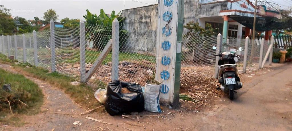 Bán lô thổ cư, hàng rào bao quanh, vị trí ngay ngã 3, cách kcn 300m, sổ sẵn, giá tốt