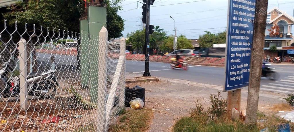 Bán lô thổ cư, hàng rào bao quanh, vị trí ngay ngã 3, cách kcn 300m, sổ sẵn, giá tốt