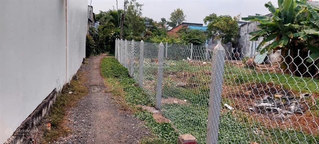 Bán lô thổ cư, hàng rào bao quanh, vị trí ngay ngã 3, cách kcn 300m, sổ sẵn, giá tốt
