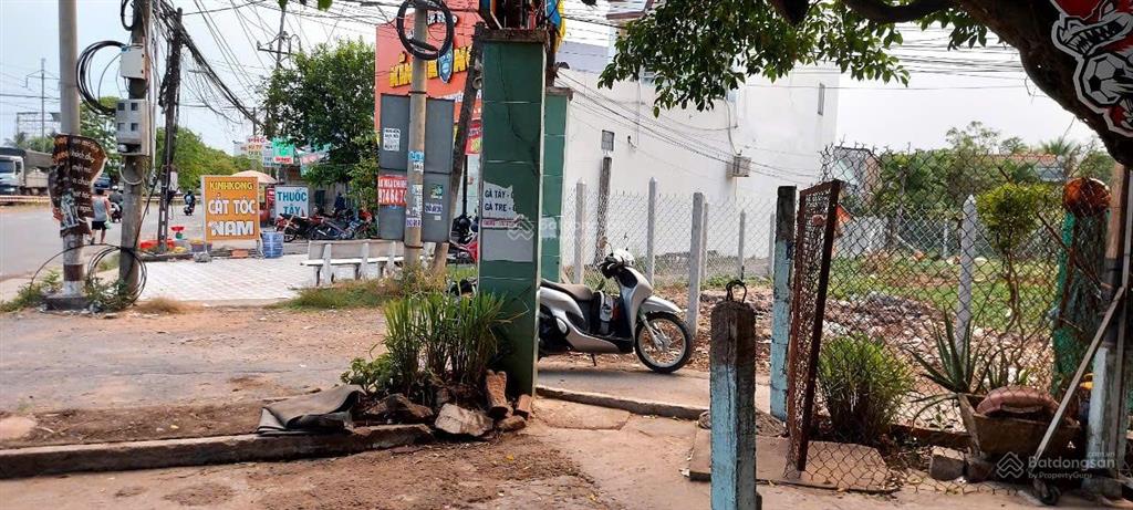 Bán lô thổ cư, hàng rào bao quanh, vị trí ngay ngã 3, cách kcn 300m, sổ sẵn, giá tốt