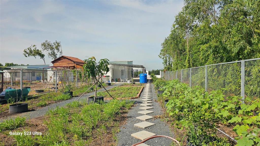 Bán nhà vườn xinh lung linh, ô tô tận nơi, thoáng mát, khu dân cư hiện hữu, điện nước đủ, giá tốt