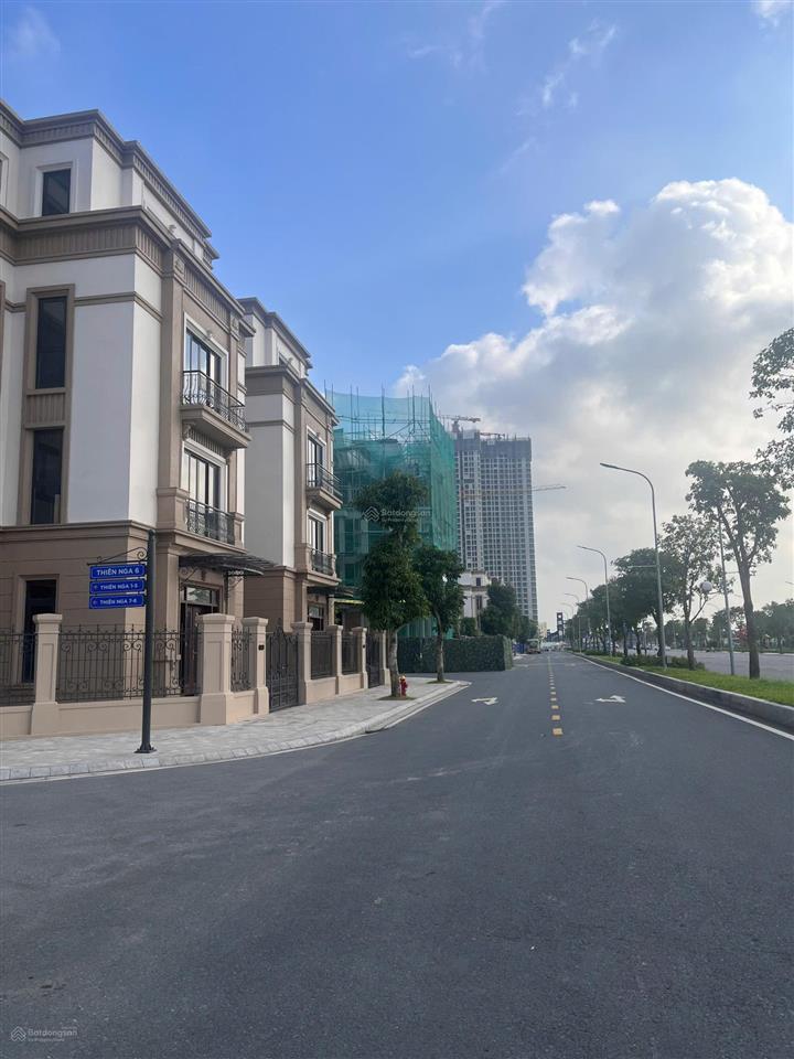 Cho thuê biệt thự góc mặt hồ vin cổ loa 267m2, giá 99tr/th có thương lượng,  0973 636 ***