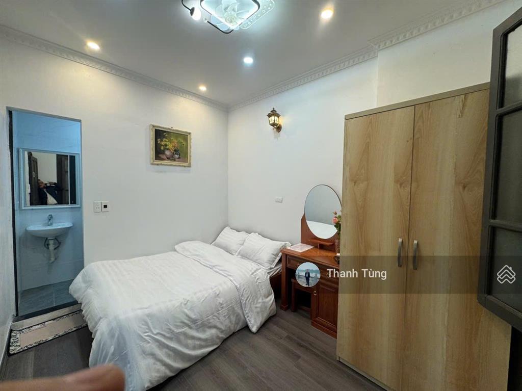 Số 68 đoàn thị điểm  văn miếu full nội thất nhập khẩu xin sò view ban công triệu đô