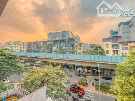 Nhà 5t vị trí đẹp tại mặt hồ hoàng cầu mặt phố mai anh tuấn. dt 52m2 mt 3,7m, giá 27 tỷ kd sầm uất