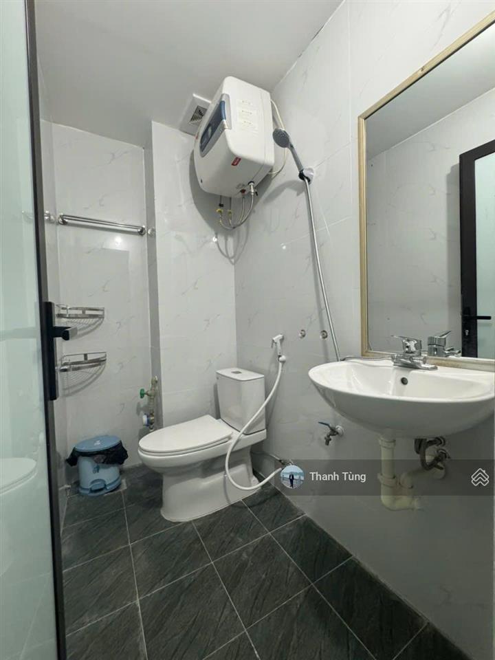Phòng 3tr/tháng vệ sinh chung nội thất xịn mặt phố khương trung ô tô đỗ sạch sẽ văn minh
