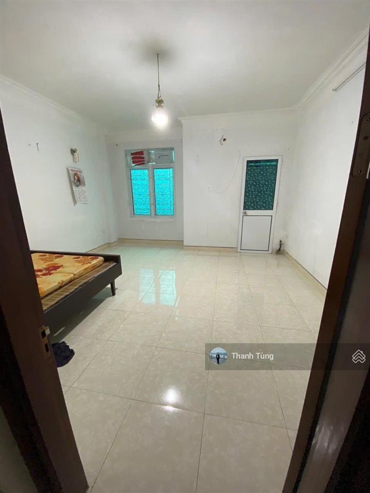 Giá hấp dẫn cách mp trường chinh chỉ vài bước, mặt tiền đẹp 4,8m, ngõ 2m, cách ô tô đỗ có 15m