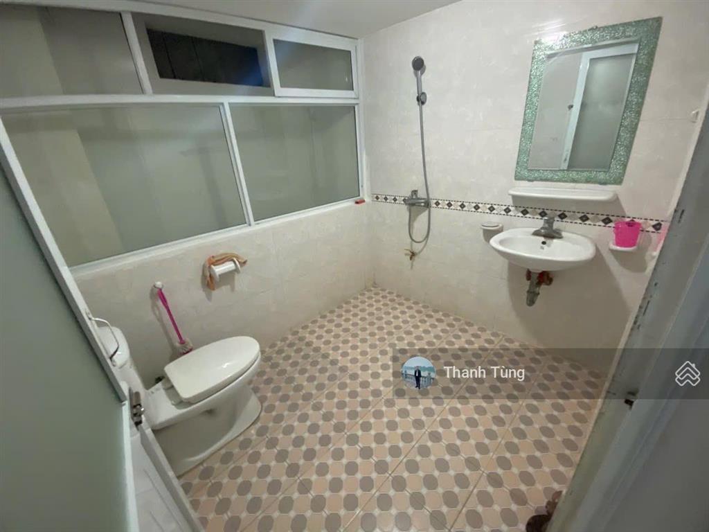 Giá hấp dẫn cách mp trường chinh chỉ vài bước, mặt tiền đẹp 4,8m, ngõ 2m, cách ô tô đỗ có 15m