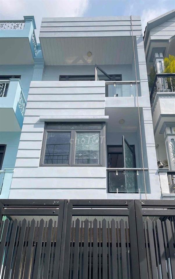 Nhà đẹp cần bán, khu thoáng mát gần bờ sông và không ngập