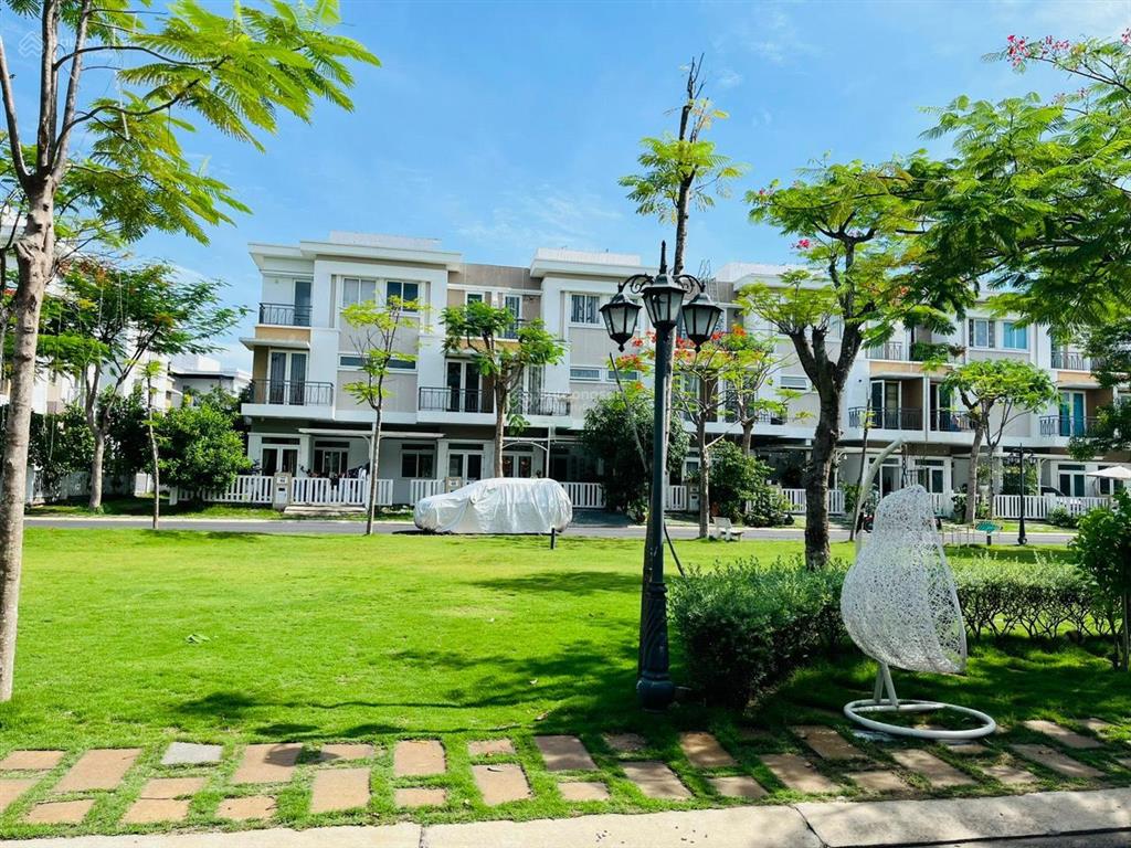 Sở hữu ngay nhà phố view công viên, hoàn thiện nội thất mà giá chỉ 7,7 tỷ