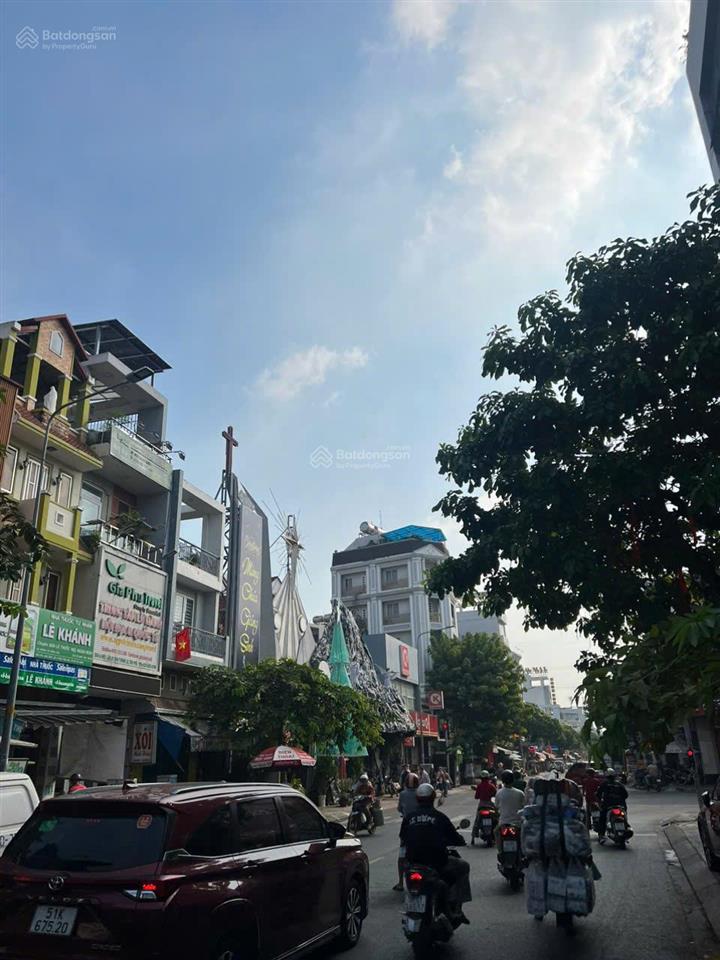 Bán nhà mặt tiền đường độc lập  tân sơn nhì. dt 8m x 30m.