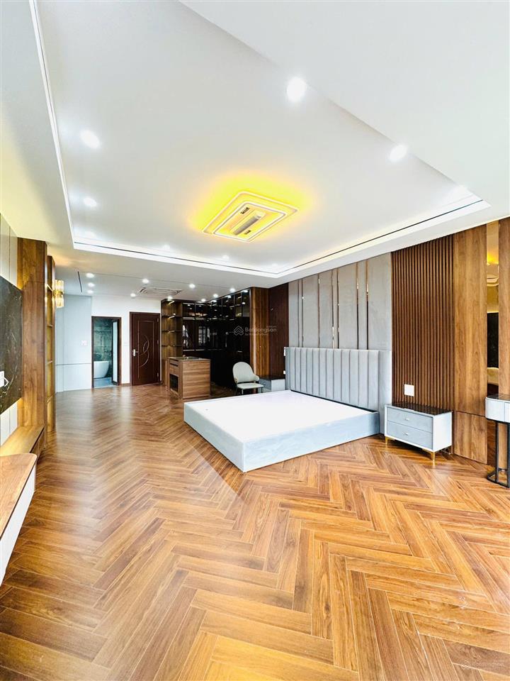 Tôi cần bán nhà 7 tầng thang máy gara oto 22 tỷ