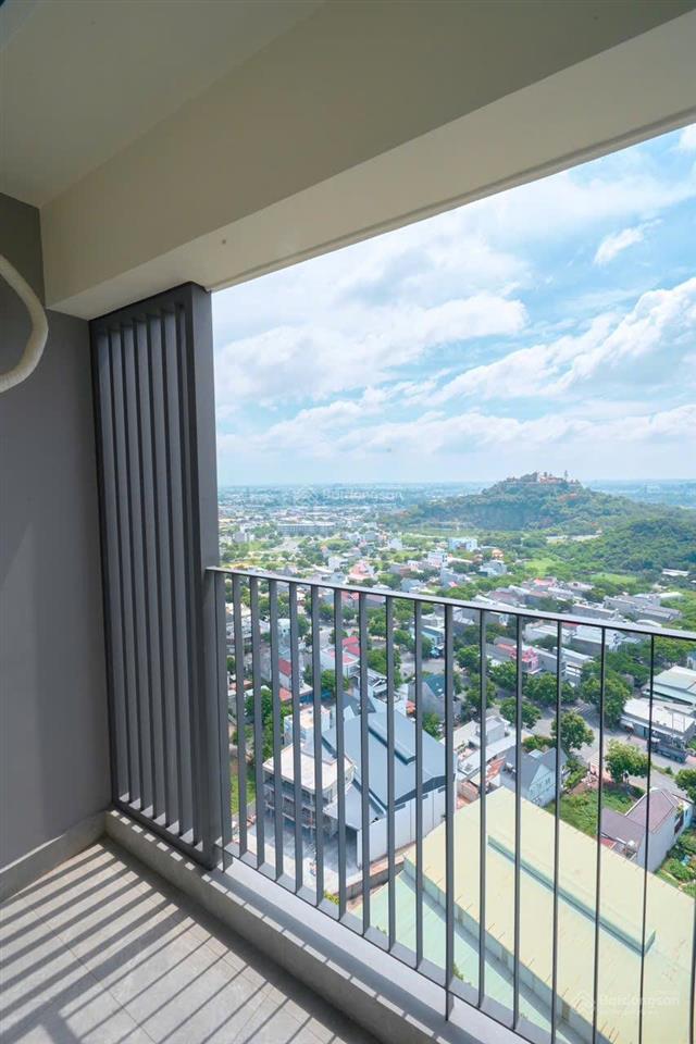 Bán căn 2pn tầng cao view đẹp hướng nam mát mẻ sổ sẵn