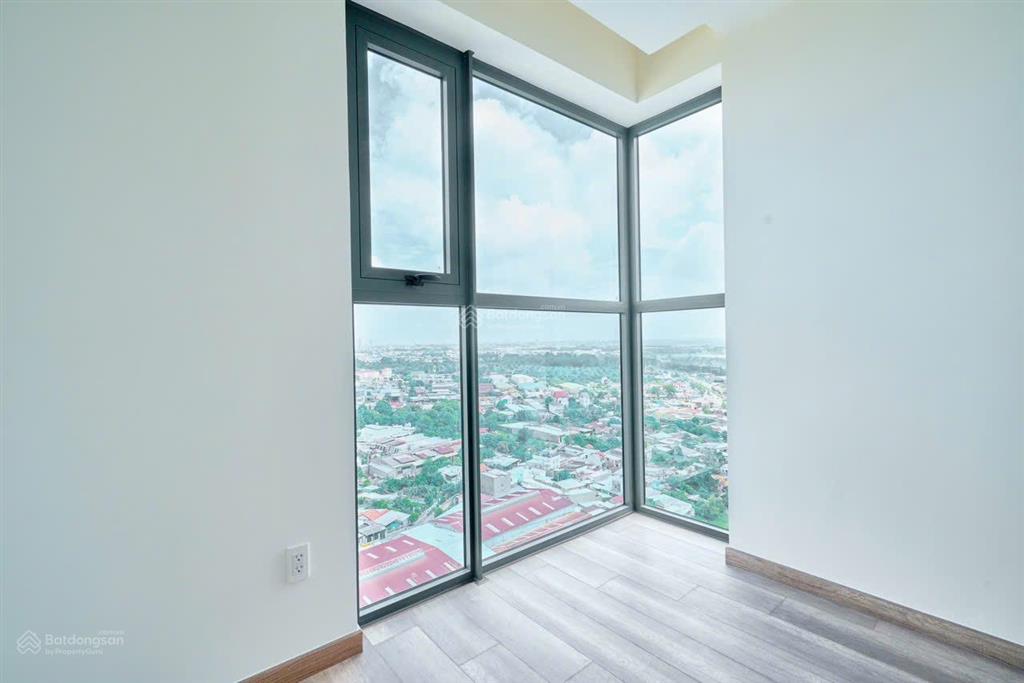 Bán căn 2pn tầng cao view đẹp hướng nam mát mẻ sổ sẵn