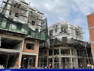 Khu nhà phố mặt tiền phú định, 1 trệt 1 lửng 2 lầu mới xây, phát lý rõ ràng, nhận nhà ở ngay