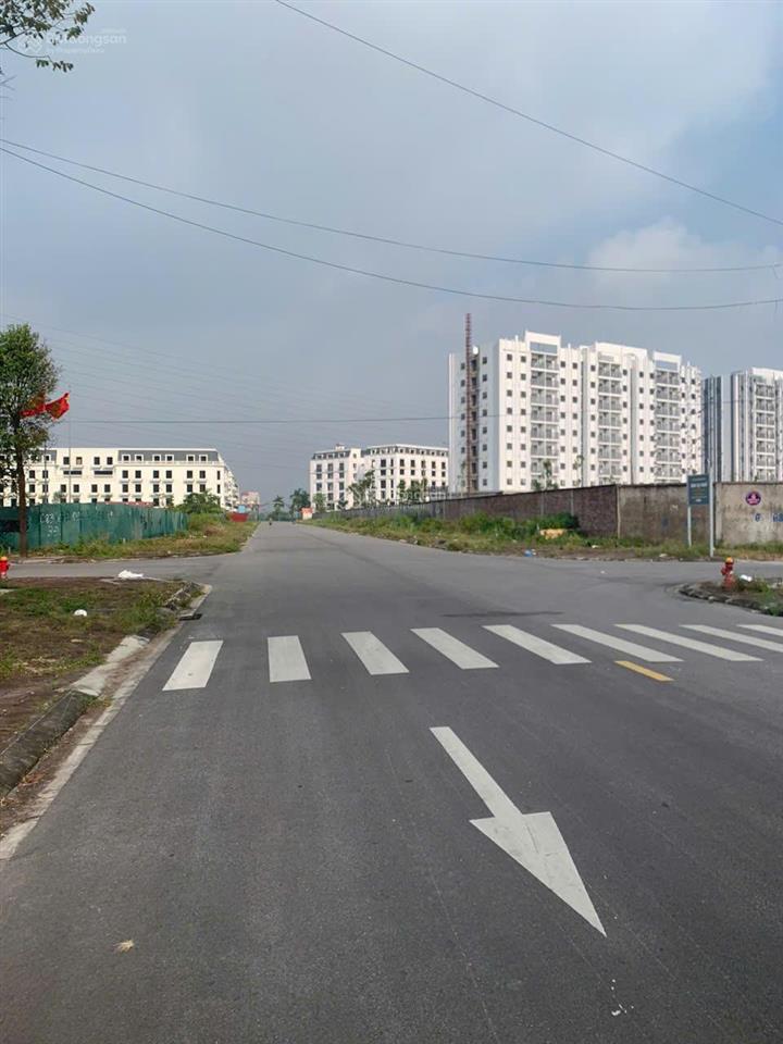 Bán nền lk kđt yên trung thụy hòa dãy lk1, giá chỉ 23.6 tr/m2, 100m2 sổ đỏ sát đường 80m đang mở