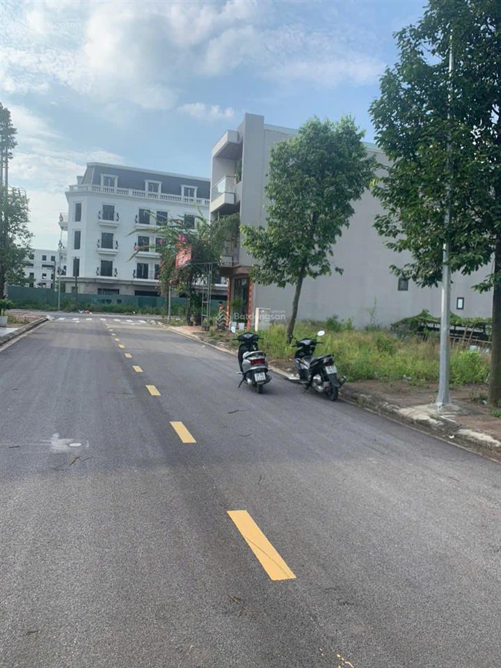Bán nền lk kđt yên trung thụy hòa dãy lk1, giá chỉ 23.6 tr/m2, 100m2 sổ đỏ sát đường 80m đang mở