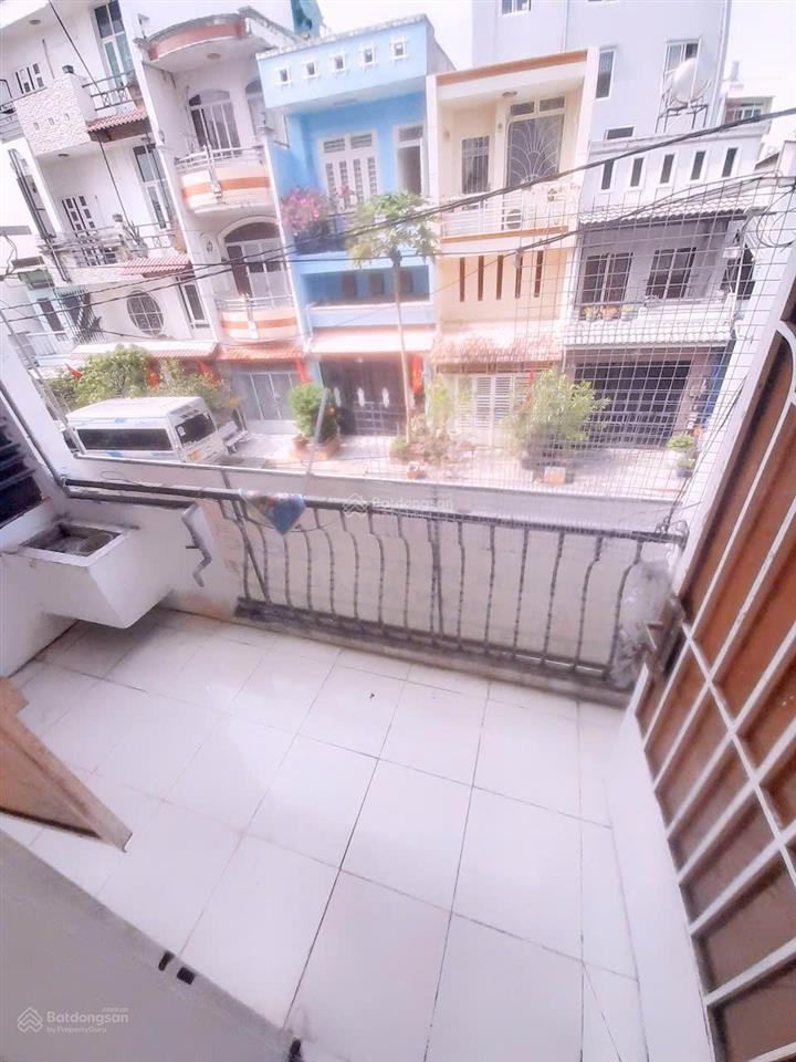 Phòng trọ có ban công thoáng mát, đầy đủ tiện nghi