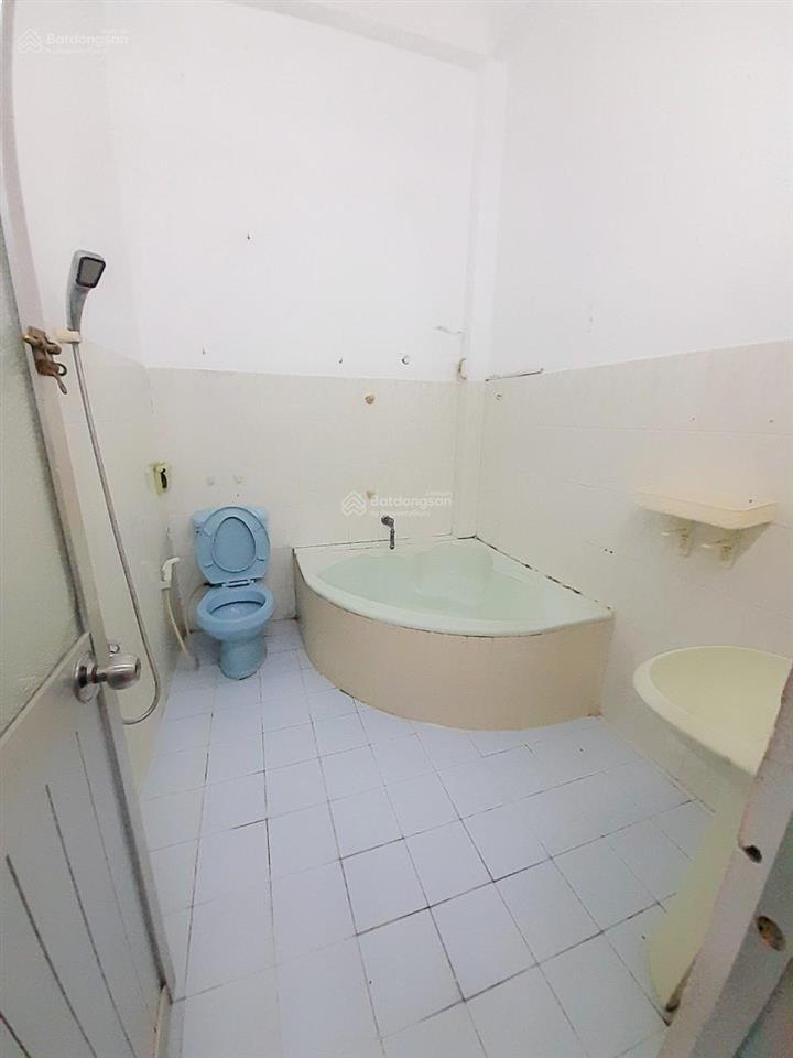 Phòng trọ có ban công thoáng mát, đầy đủ tiện nghi