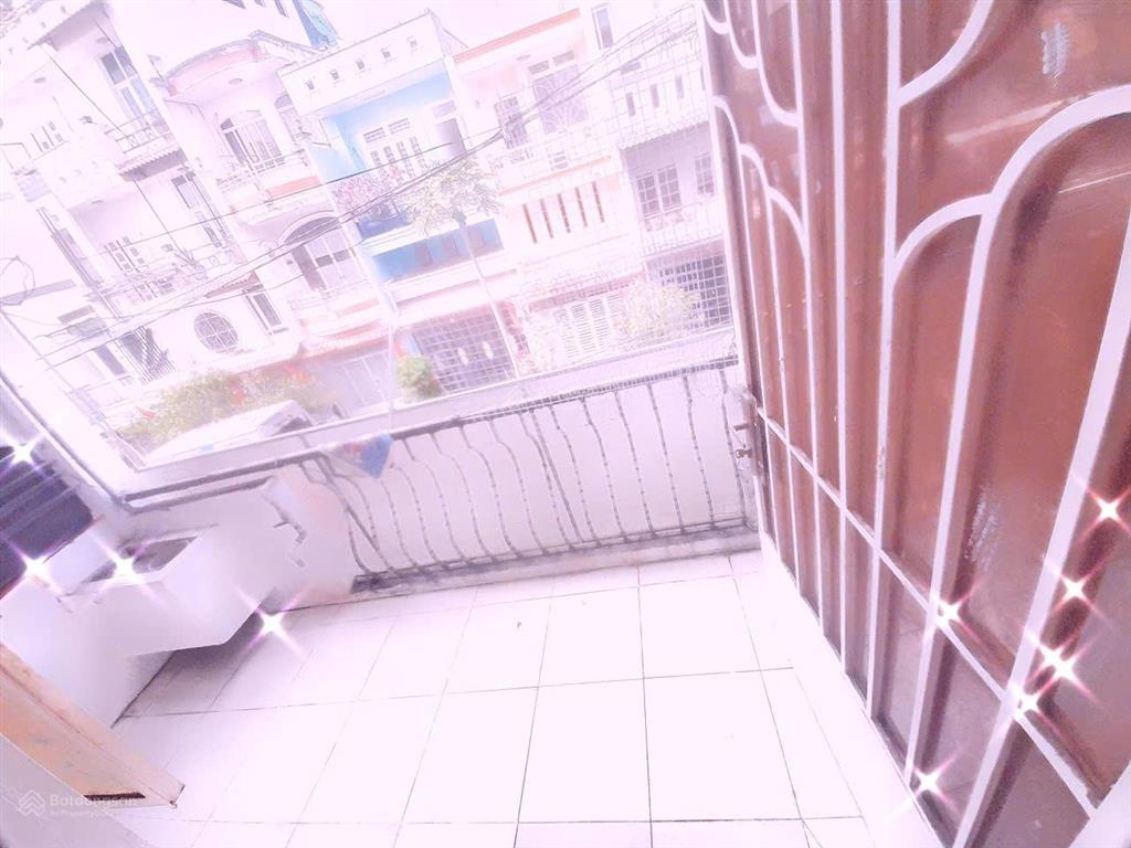 Phòng trọ giá rẻ quận 8 thoáng mát đầy đủ tiện nghi có ban công lớn