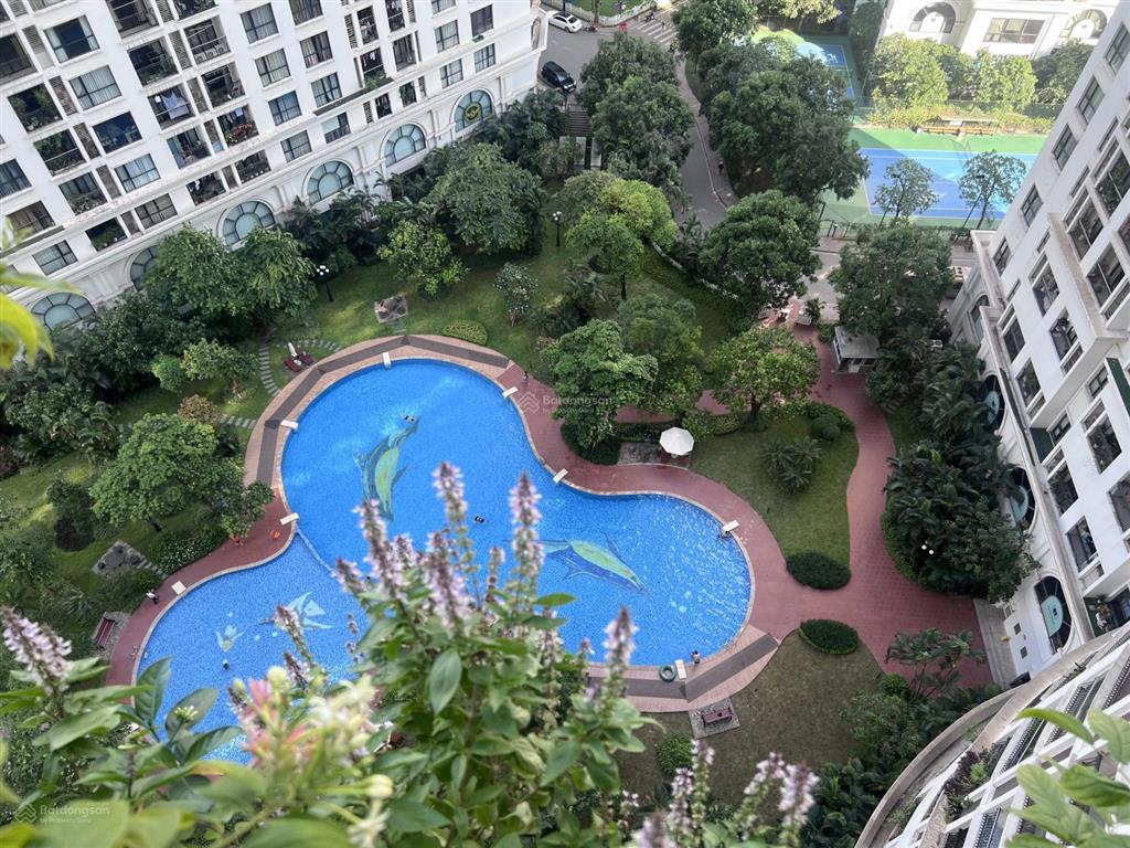 Royal city  căn hiếm view bể bơi2pn2vsban công đông nam