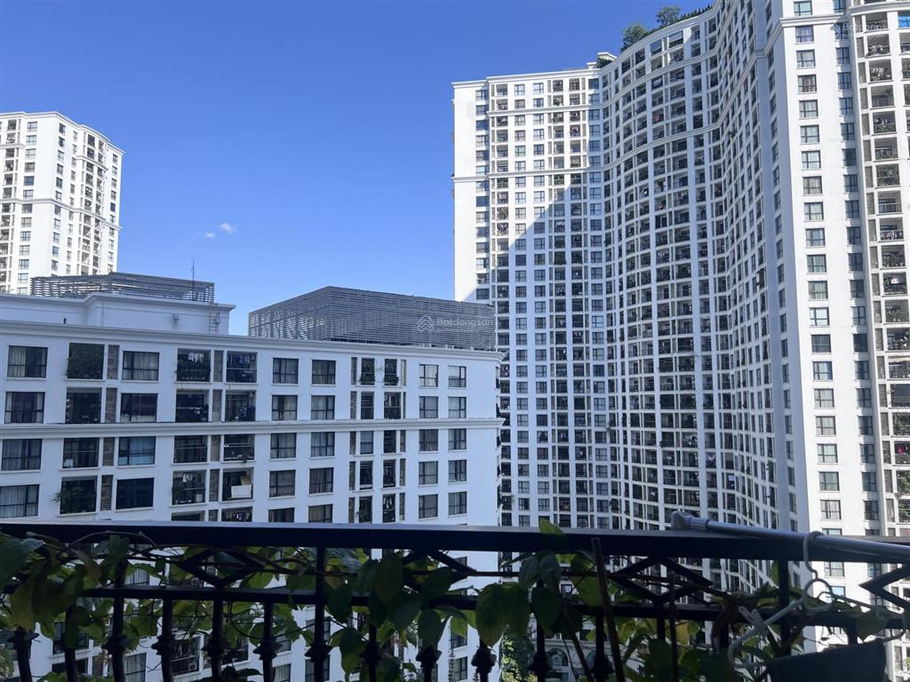 Royal city  căn hiếm view bể bơi2pn2vsban công đông nam
