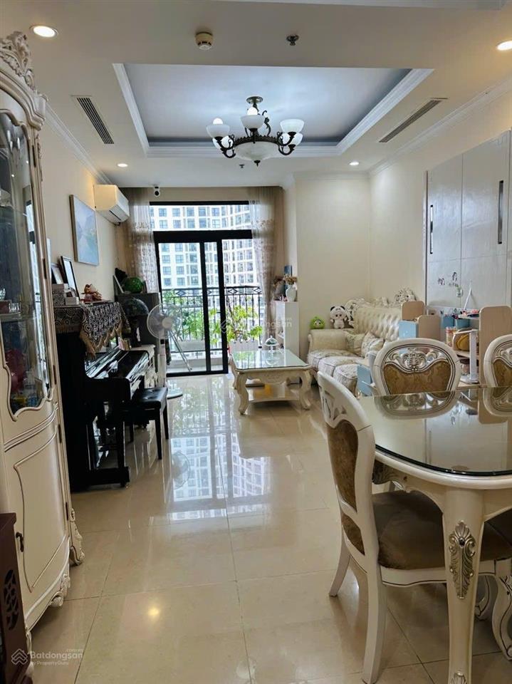 Royal city  căn hiếm view bể bơi2pn2vsban công đông nam