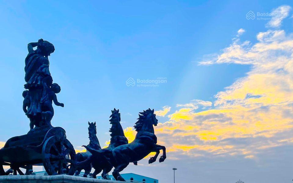 Royal city  căn hiếm view bể bơi2pn2vsban công đông nam