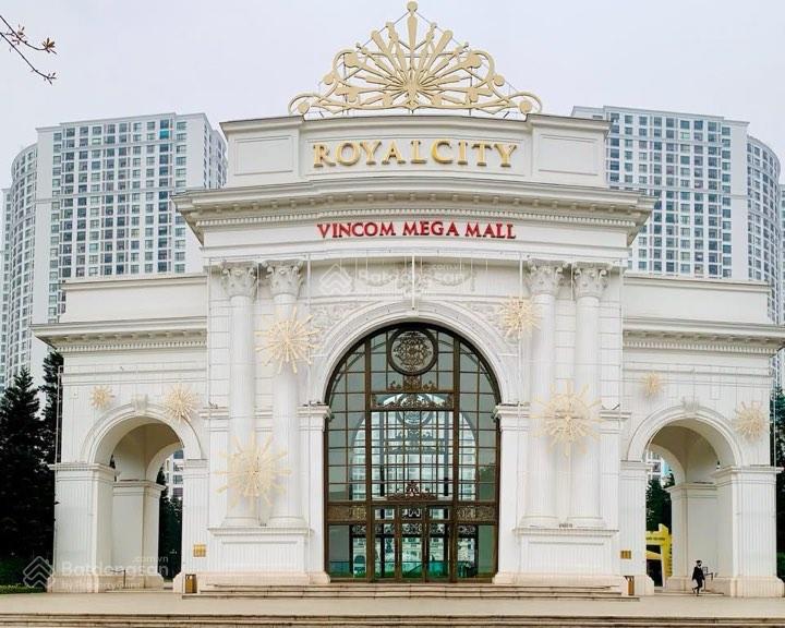 Royal city  căn hiếm view bể bơi2pn2vsban công đông nam
