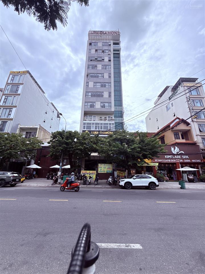 Tòa khách sạn 15 tầng hồ nghinh sát trung tâm tài chính quốc tế