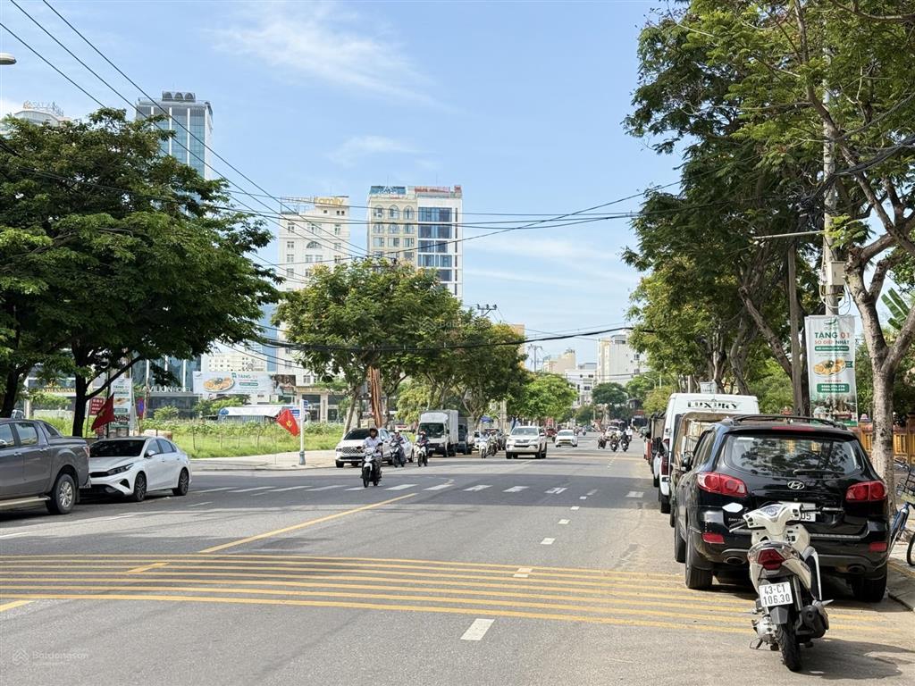 Tòa khách sạn 15 tầng hồ nghinh sát trung tâm tài chính quốc tế
