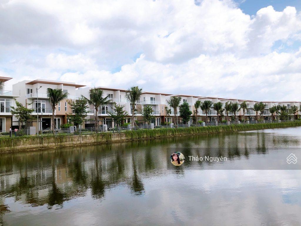 Chính chủ cần bán gấp villas 145m2 chỉ 11,5 tỷ chốt nhanh trong tuần view gần hồ đẹp,  0979 940 ***