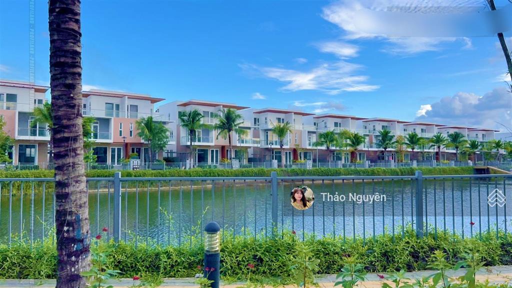 Chính chủ cần bán gấp villas 145m2 chỉ 11,5 tỷ chốt nhanh trong tuần view gần hồ đẹp,  0979 940 ***
