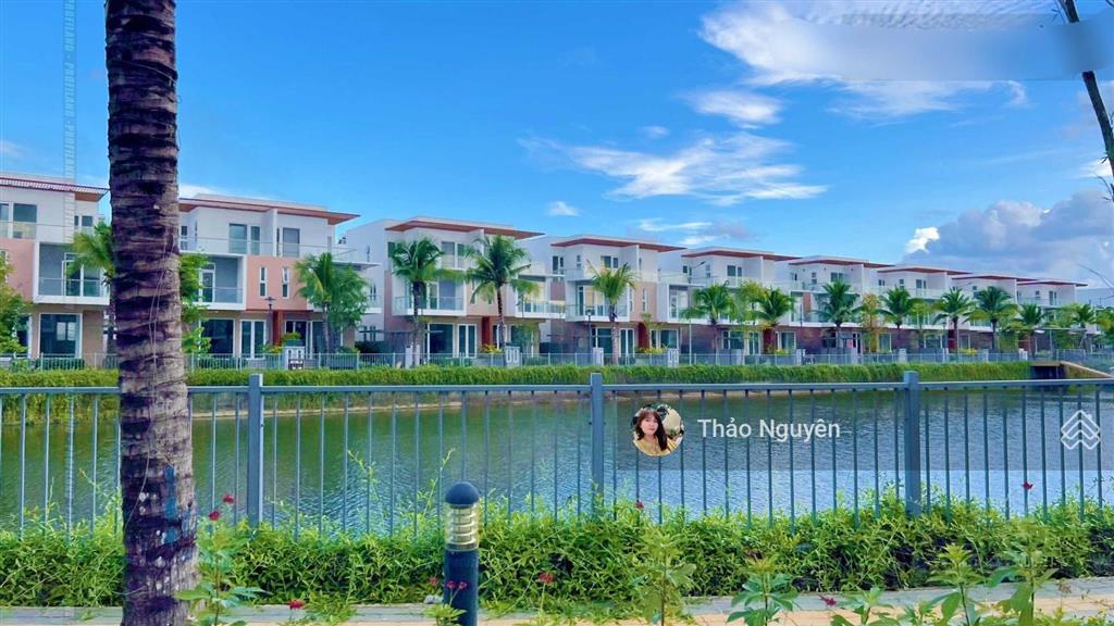 Chính chủ cần bán gấp villas 145m2 chỉ 11,5 tỷ chốt nhanh trong tuần view gần hồ đẹp,  0979 940 ***