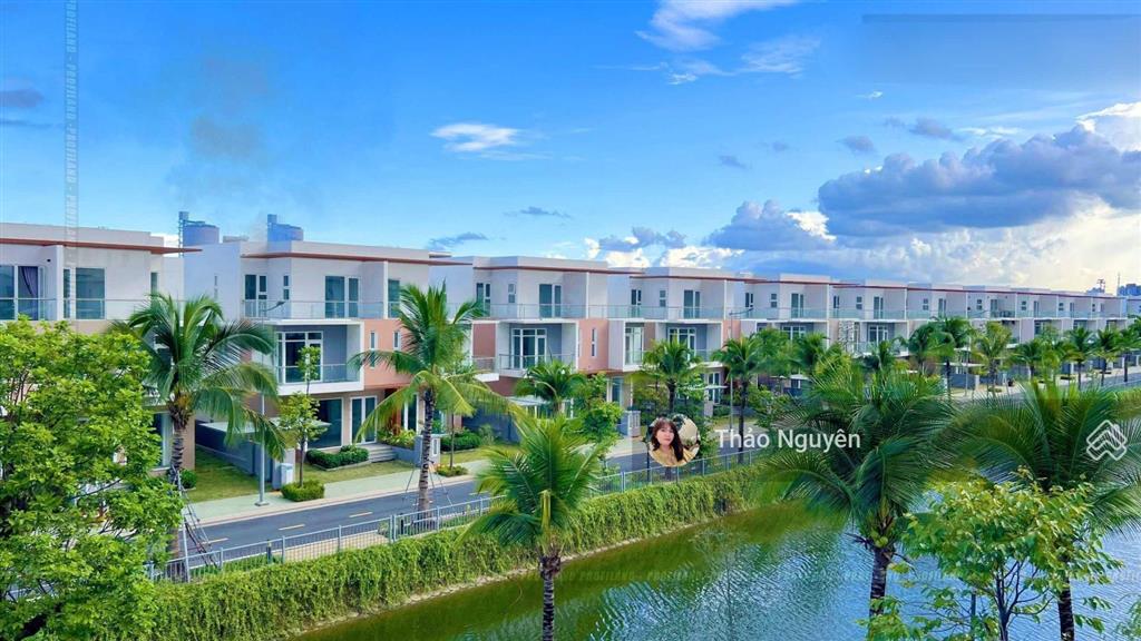 Chính chủ cần bán gấp villas 145m2 chỉ 11,5 tỷ chốt nhanh trong tuần view gần hồ đẹp,  0979 940 ***