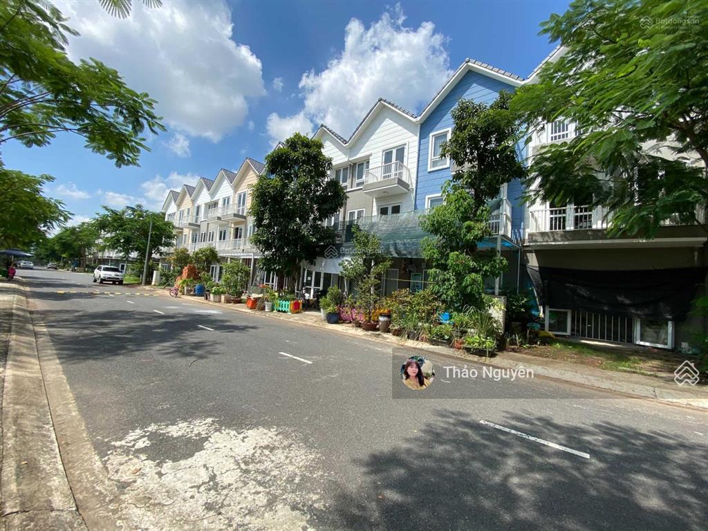 Chính chủ bán gấp nhà phố 9,5 tỷ vào ở, giá tham khảo tốt trong khu vực 2 tỷ  0979 940 *** xem nhé